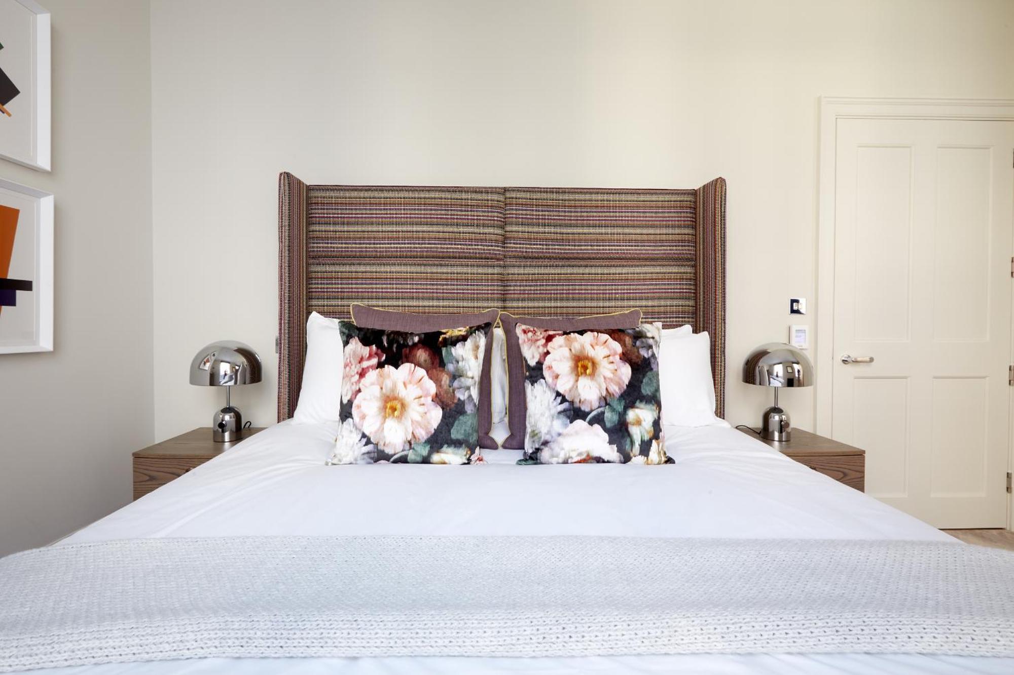 Sonder King Street Aparthotel Лондон Екстериор снимка