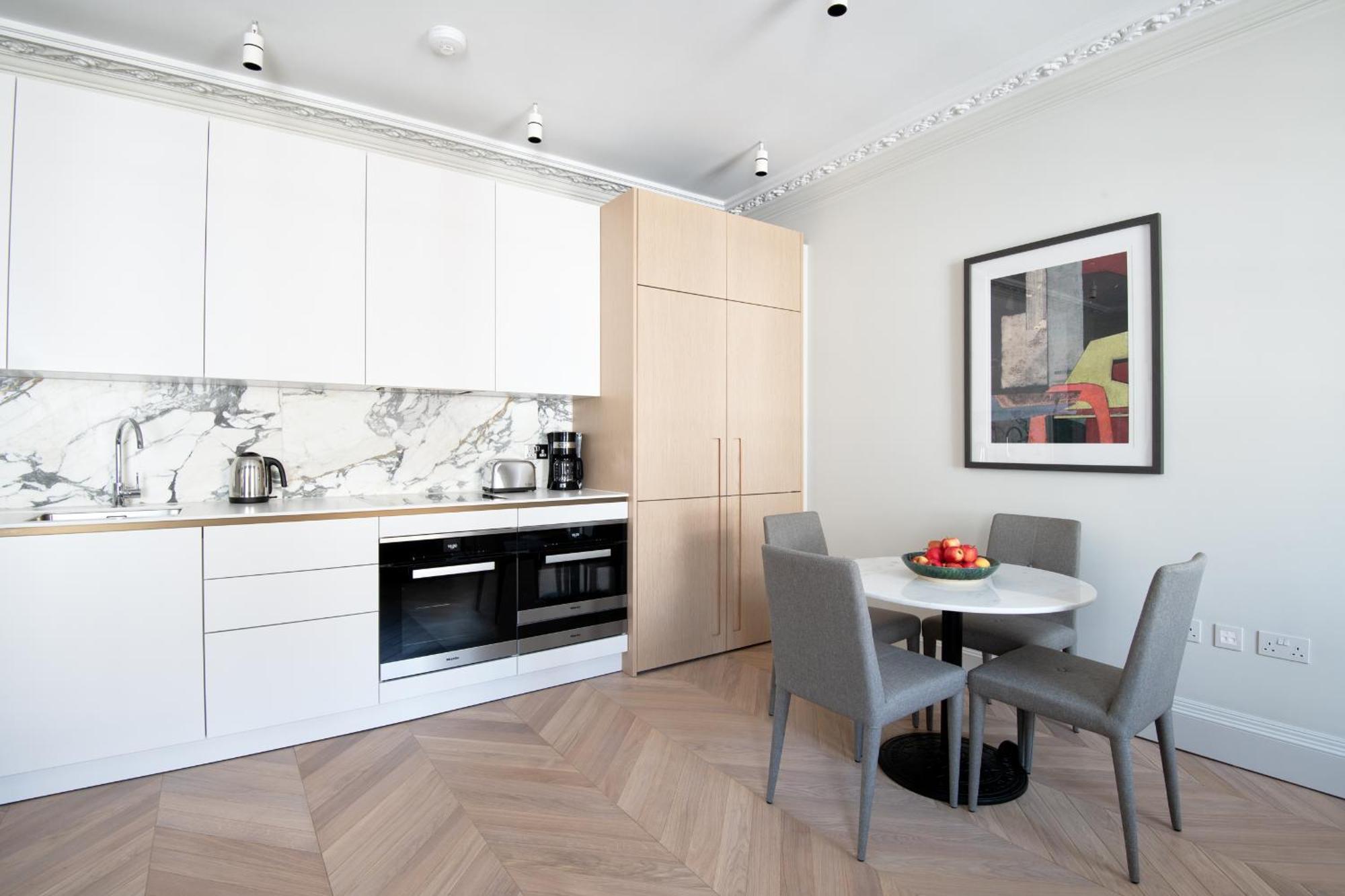 Sonder King Street Aparthotel Лондон Екстериор снимка