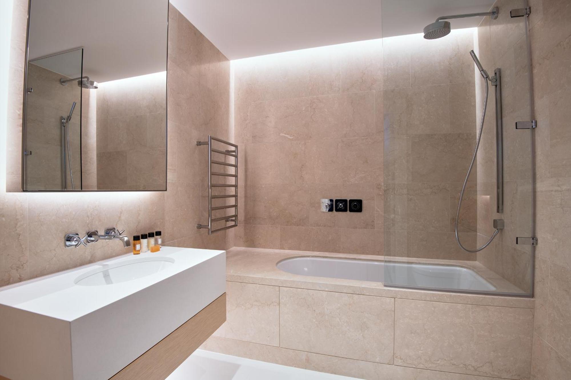 Sonder King Street Aparthotel Лондон Екстериор снимка
